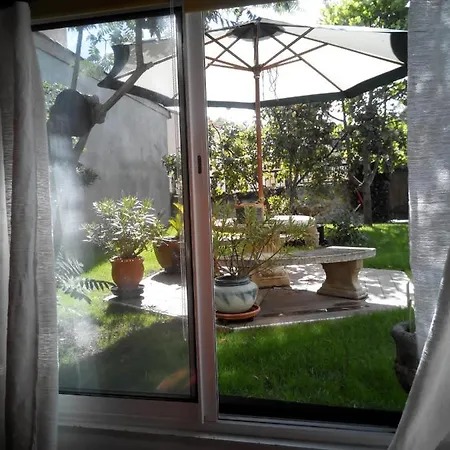 Logement Prive Sur Jardin Ensoleille Guest house Tallende