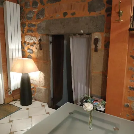 Guest house Logement Prive Sur Jardin Ensoleille *