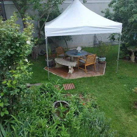 Logement Prive Sur Jardin Ensoleille * Tallende